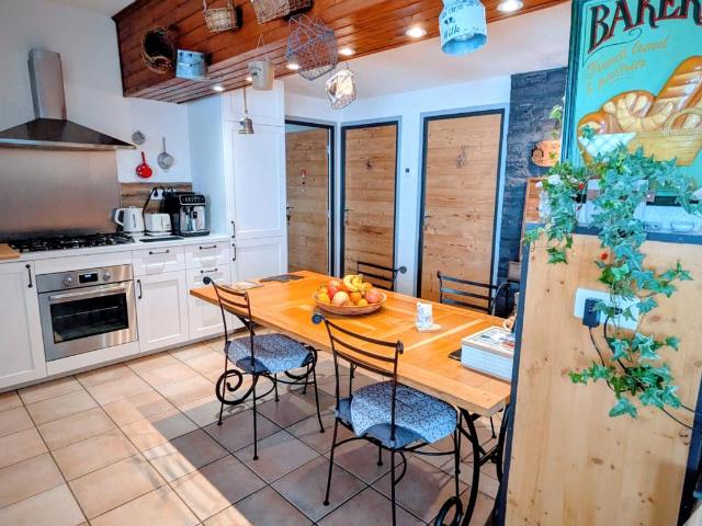 Très bel appartement rez de jardin avec grand garage et autr