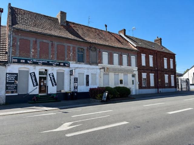 Très bel ensemble immobilier: maison de maître, deux maisons, divers bâtiments