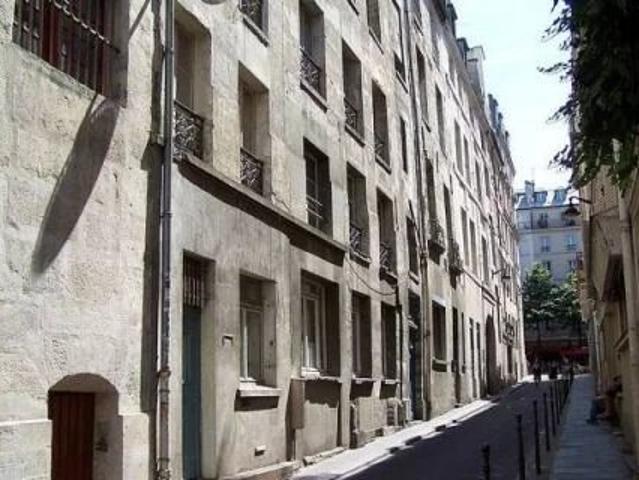 TRÈS BEL IMMEUBLE ENTIEREMENT REFAIT