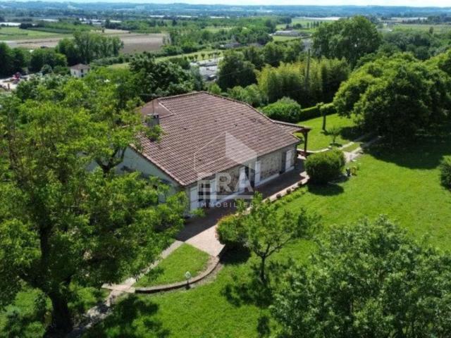 Tres Belle Maison Ancienne Et De Plain Pied 194m² Port Sainte Marie