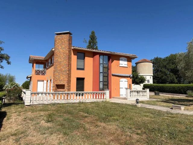Très Belle Maison avec piscine au cœur du Gers