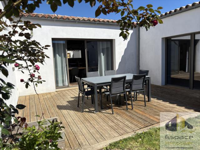 Très belle maison contemporaine dans le centre de Bourgneuf