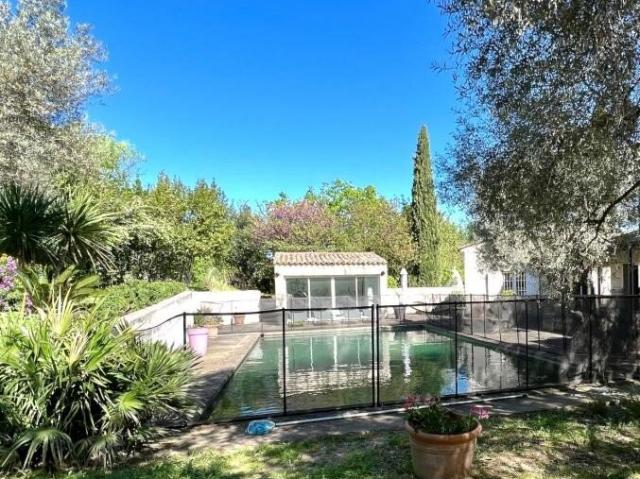 Trés belle Maison de 175m2 parcelle de plus de 1500 m2, Piscine