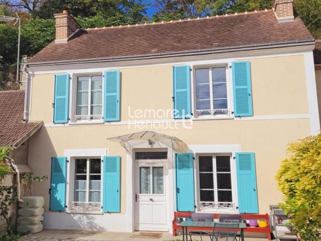 Très belle maison de ville 4 chambres avec jardin, parking