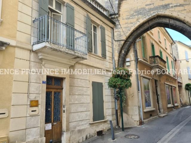 Très belle Maison de Ville avec cour et terrasse