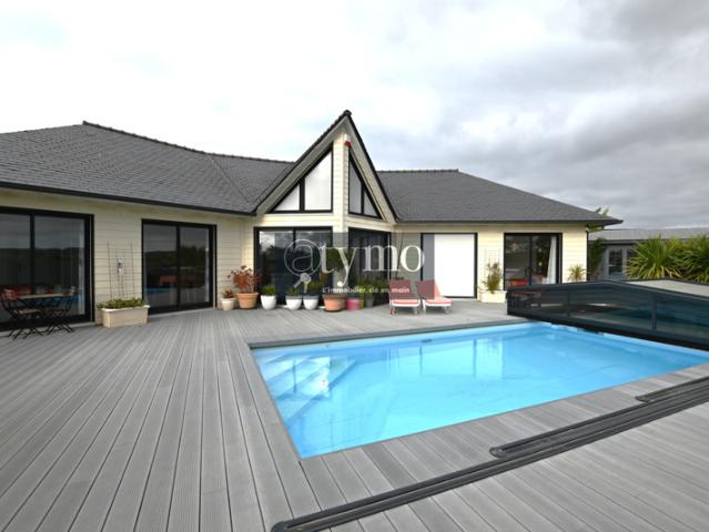 TRES BELLE MAISON DE PLAIN PIED A 300M DE LA MER AVEC PISCIN