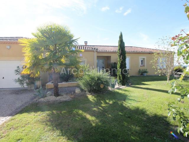 Très belle maison de plain pied, trois chambres, piscine, ga. 162m² Lougratte