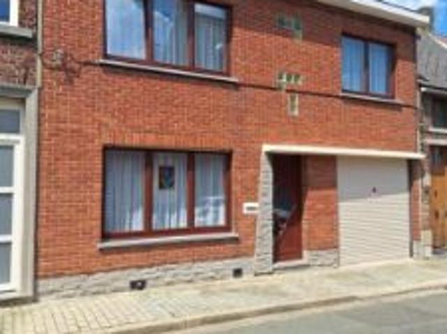 TRES BELLE MAISON D'HABITATION AVEC 3 CHAMBRES ET UN GARAGE