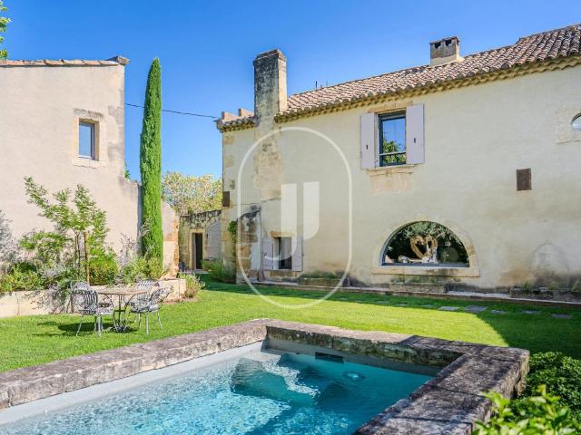 Très belle maison du 18ème siècle à vendre à Mouriès 260m² Mouriès