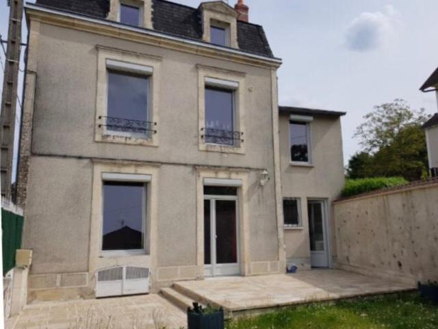 Très belle maison en pierre de taille luminosité et charme g. 104m² Montmorillon
