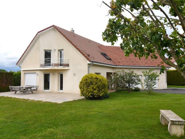 Très belle maison familiale avec grand terrain plat