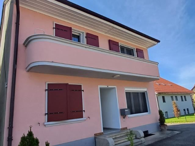 Très belle maison individuelle de composée de 6.5 pièces, située dans le centre du village de Dompierre FR
