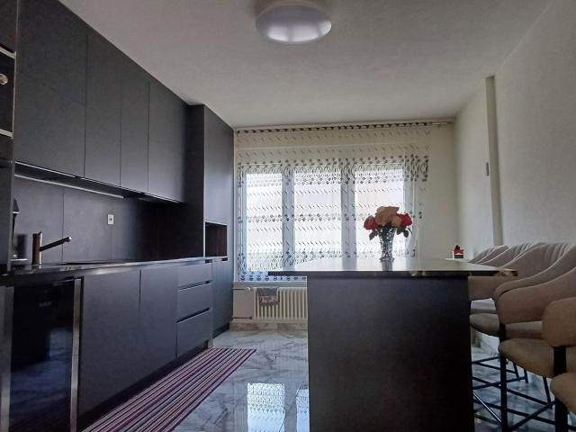 Très belle maison individuelle de composée de 6.5 pièces, située dans le centre du village de Dompierre FR. Dreamo. Ch