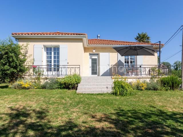 Très belle maison lumineuse de plain pied, trois chambres, j. 147m² Eymet