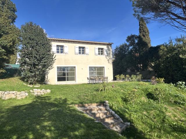 Très belle maison neuve de 105m2 à une mn du village