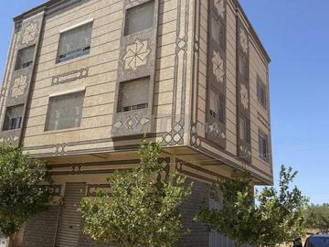 Très belle maison r2 avec locales commerciales
