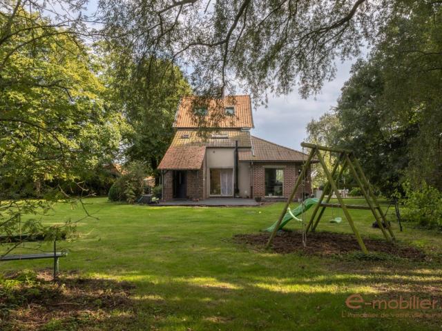 TRÈS BELLE MAISON RÉNOVÉE AU COEUR DE 4.000M² CALME DE LA
