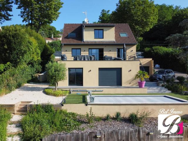 Très belle maison sur les hauteurs de MIRIBEL