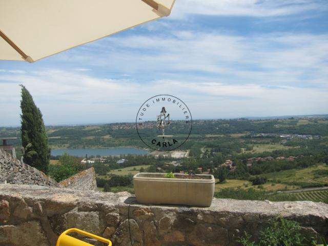 Très belle bâtisse en pierre avec vue panoramique