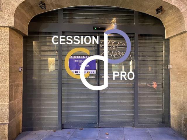 Très Belle Boutique De 110 M² A Louer Au Centre D'uzès ! 110m² Uzès