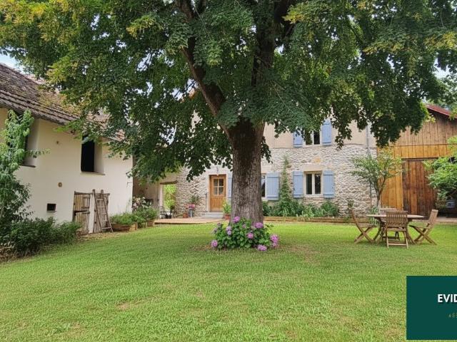TRES BELLE DEMEURE 170 M2 5 CHAMBRES GRAND GARAGE