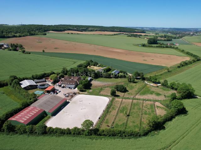 Très Belle Ecurie de Commerce à 10 kms de Sens 330m² Sens
