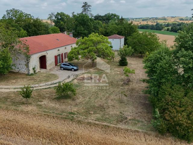 Tres Belle Longere Dans Son Environnement Paisible 218m² Fieux