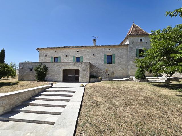 Très belle propriété à vendre dans le sud du Lot sur les hauteurs avec une superbe vue