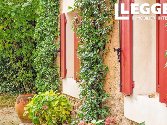 Très belle propriété bourgeoise impeccablement rénovée située dans les Graves à quelques minutes de Bordeaux