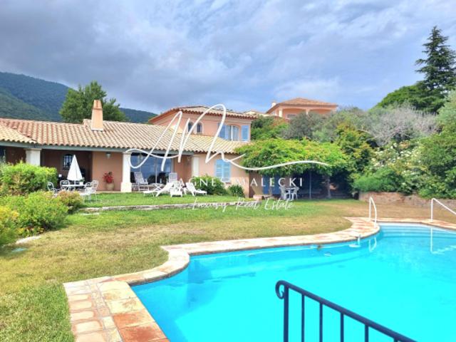 TRES BELLE VUE SUR LA MER POUR CETTE VILLA D ARCHITECTE PROC