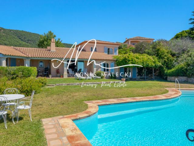 TRES BELLE VUE SUR LA MER POUR CETTE VILLA D ARCHITECTE PROC