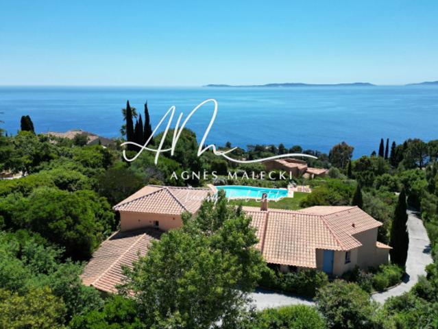 TRES BELLE VUE SUR LA MER POUR CETTE VILLA D ARCHITECTE PROC