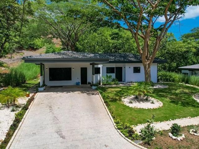 Très belle villa moderne située dans un bel emplacement à Sardinal