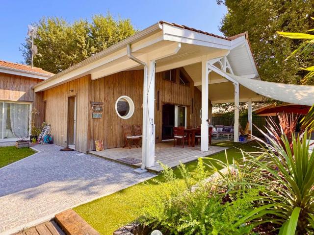 TRES BELLE VILLA OSSATURE BOIS TRES SOIGNEE
