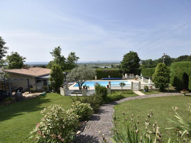 Très belle Villa avec 3000m2 de terrain