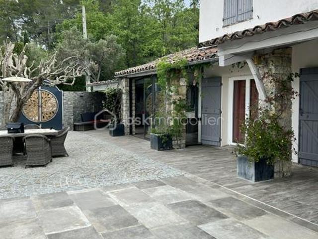TRES BELLE VILLA A TOURRETTES