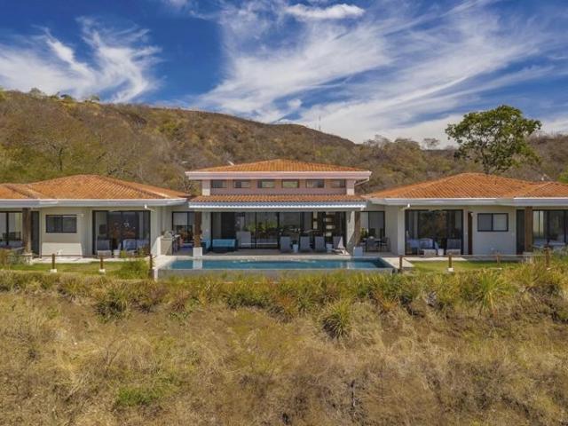 Très belle villa contemporaine avec vue sur l'océan