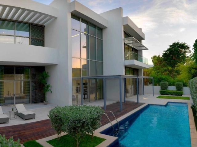 Très belle villa de style contemporain située à Dubaï