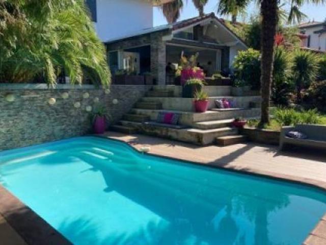 TRÈS BELLE VILLA PROCHE CENTRE VILLE BIARRITZ