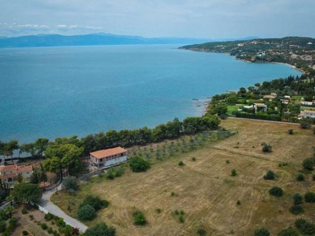 Très belle villa proche de la mer située à Ververonda