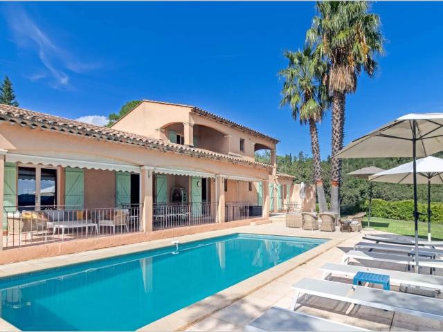 Très belle villa provençale avec superbe vue panoramique 215m² La Garde Freinet