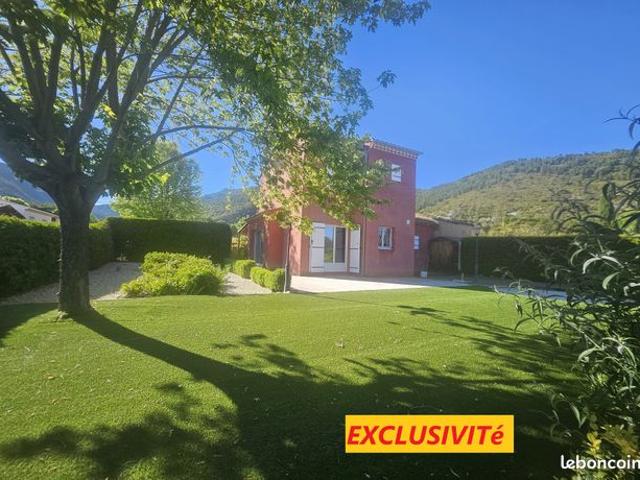 Très belle villa sur terrain clôturé, garage, à proximité immédiate du lac de Castillon