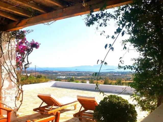Très belle villa située à Paros avec une vue imprenable sur la mer