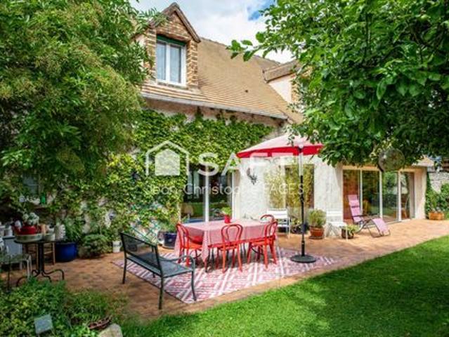 Très belle villa 182m2 piscine terrain total 2 800m2 Dépendances