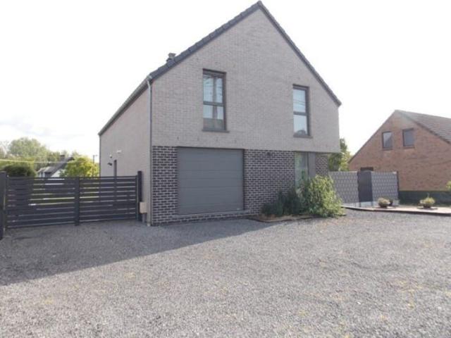 Très belle villa 4CH. avec jardin, garage & empl. de parking