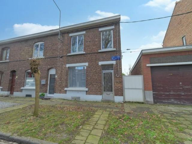 Très bonne maison 3 façades située dans un quartier calme