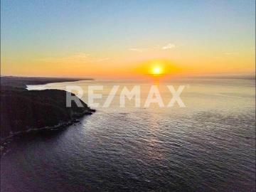 Tres Casas en venta frente a la Playa