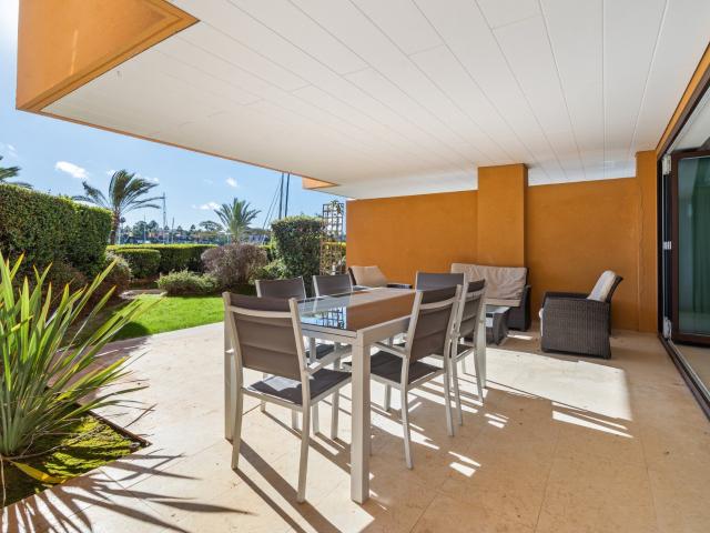 Tres dormitorios, jardín privado y una ubicación dentro de u. 160m² Sotogrande