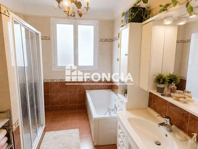 Très grand appartement au 3ème étage avec ASCENSEUR, GARAGE privatif