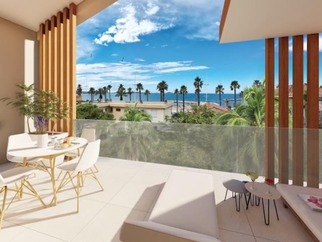 très grand appartement vue mer